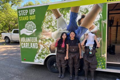 Volunteer Garland volunteers